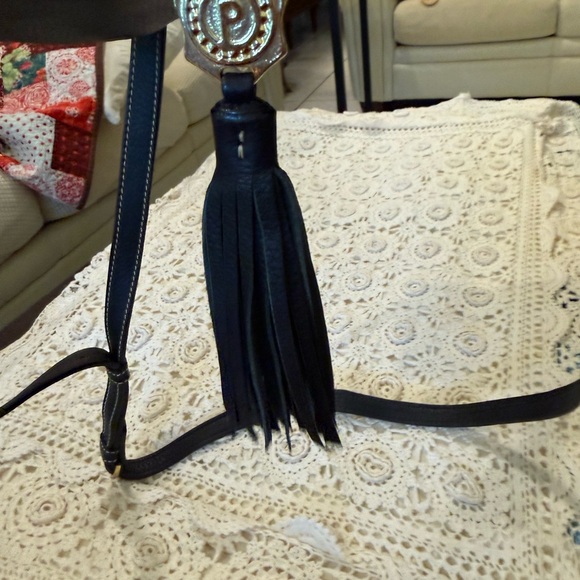 Elegant Black Crossbody Bag with Tassel - Picture 11 of 12